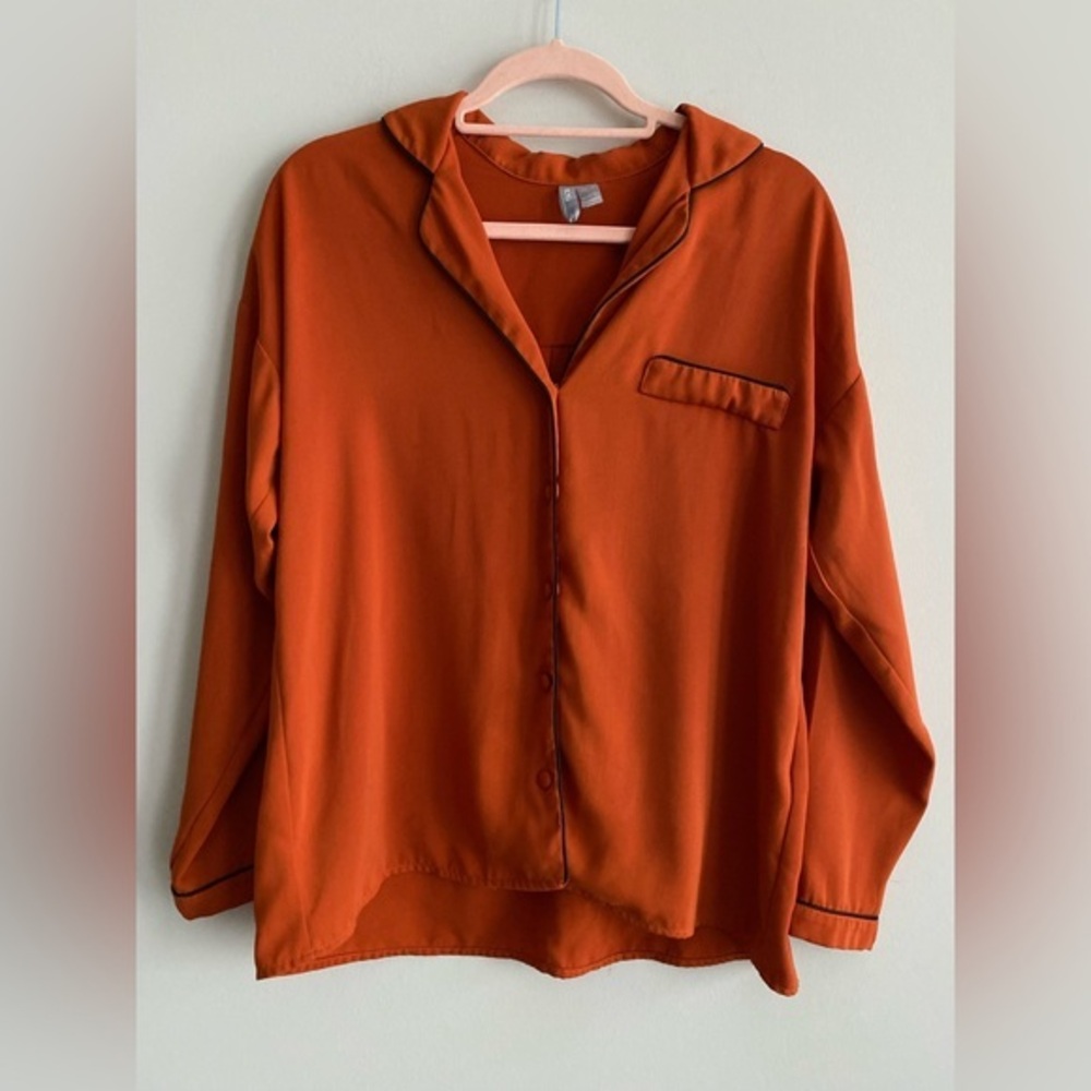 ASOS DESIGN pyjama style shirt with piping Cinnamon